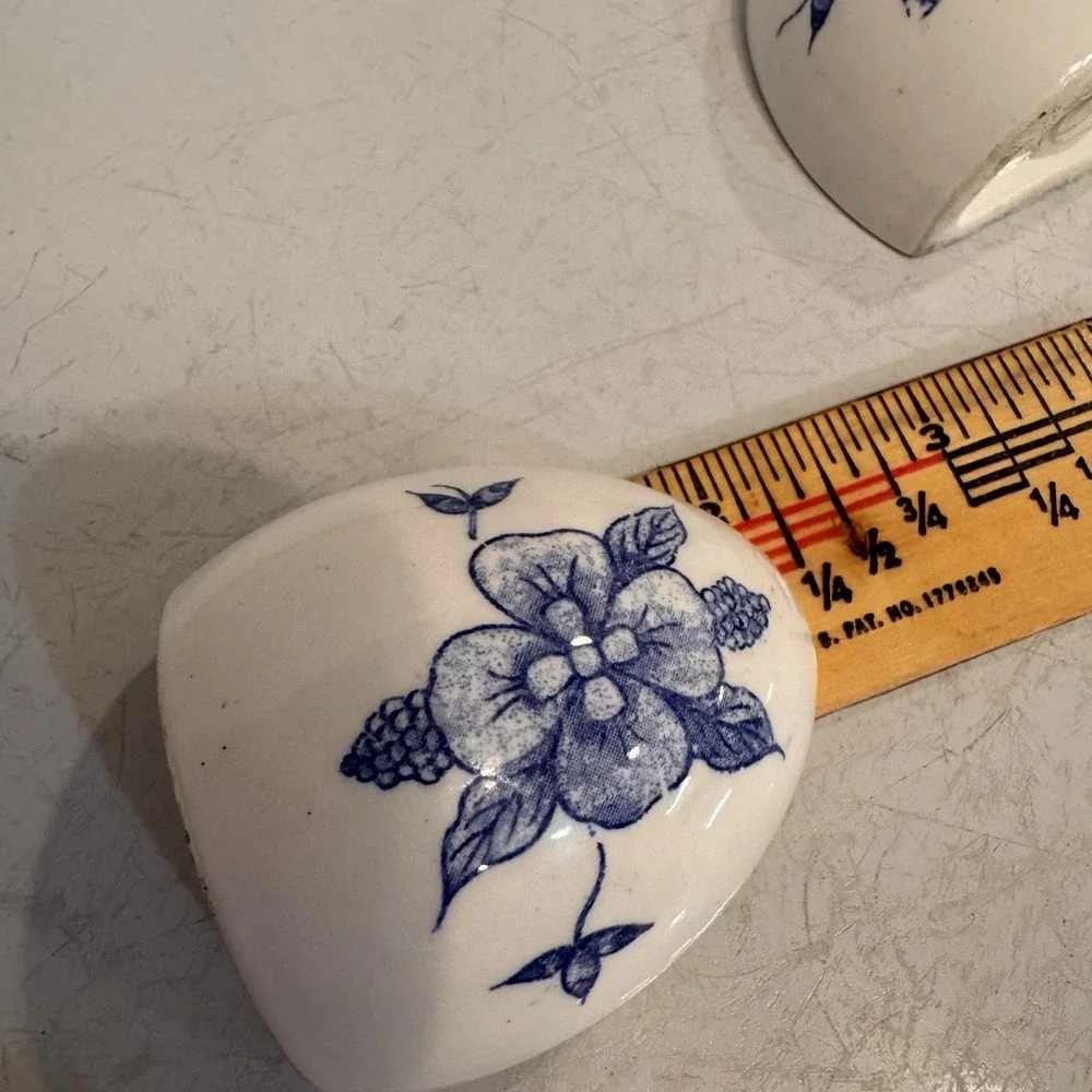 Vintage Blue & White Porcelain Salt/Pepper Shakers Pair Blue Flowers 1/2 Egg‎